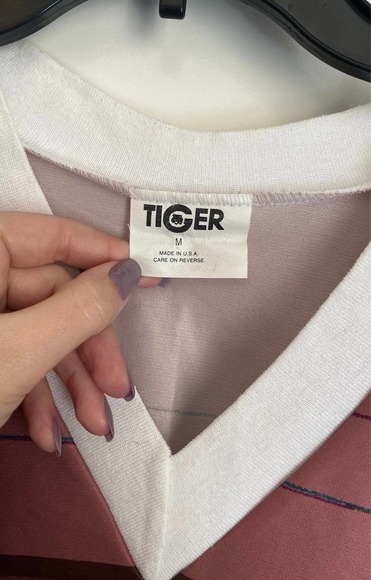 Tiger Vintage Polyester V-Neck Western Women's Top Made In USA - Picture 2 of 6